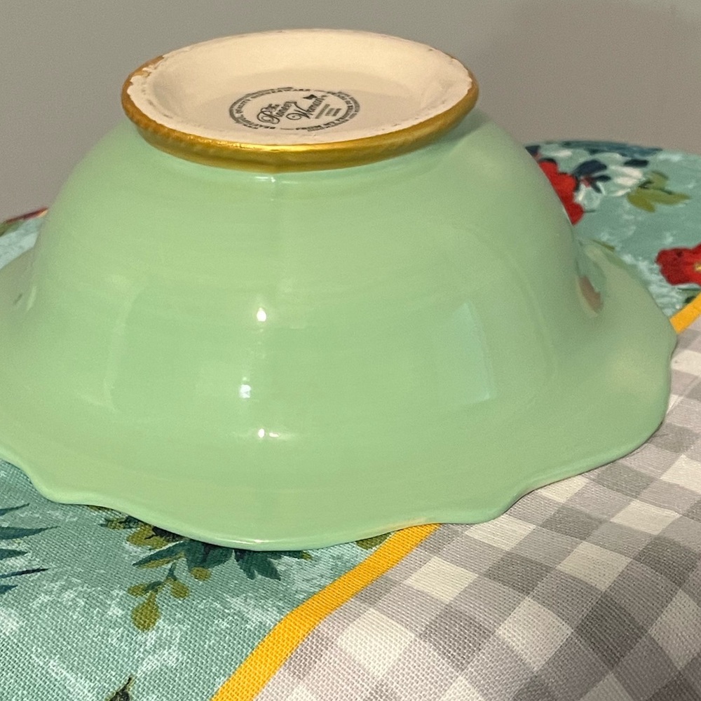 🌺 EUC The Pioneer Woman Christmas / Holiday Charm 8” Vegetable Bowl, Qty 1 - Picture 5 of 10